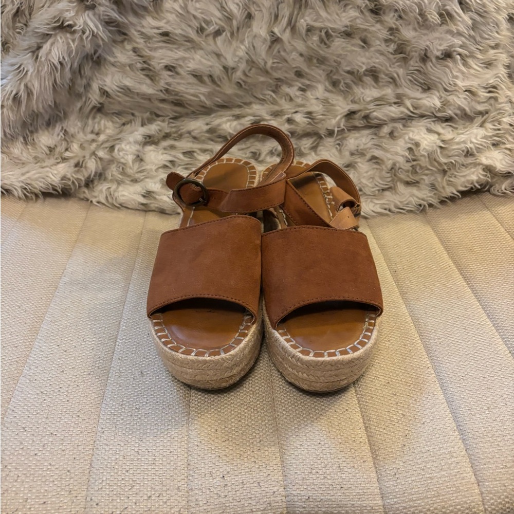Universal Thread Brown Platform Sandals